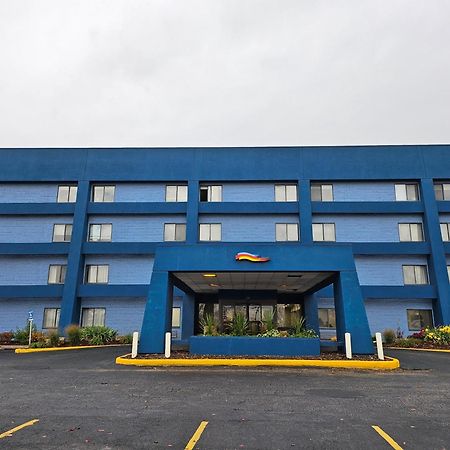Baymont By Wyndham Davenport Hotel Exterior photo