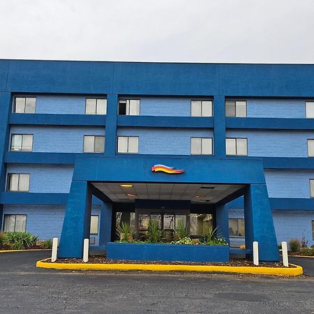 Baymont By Wyndham Davenport Hotel Exterior photo