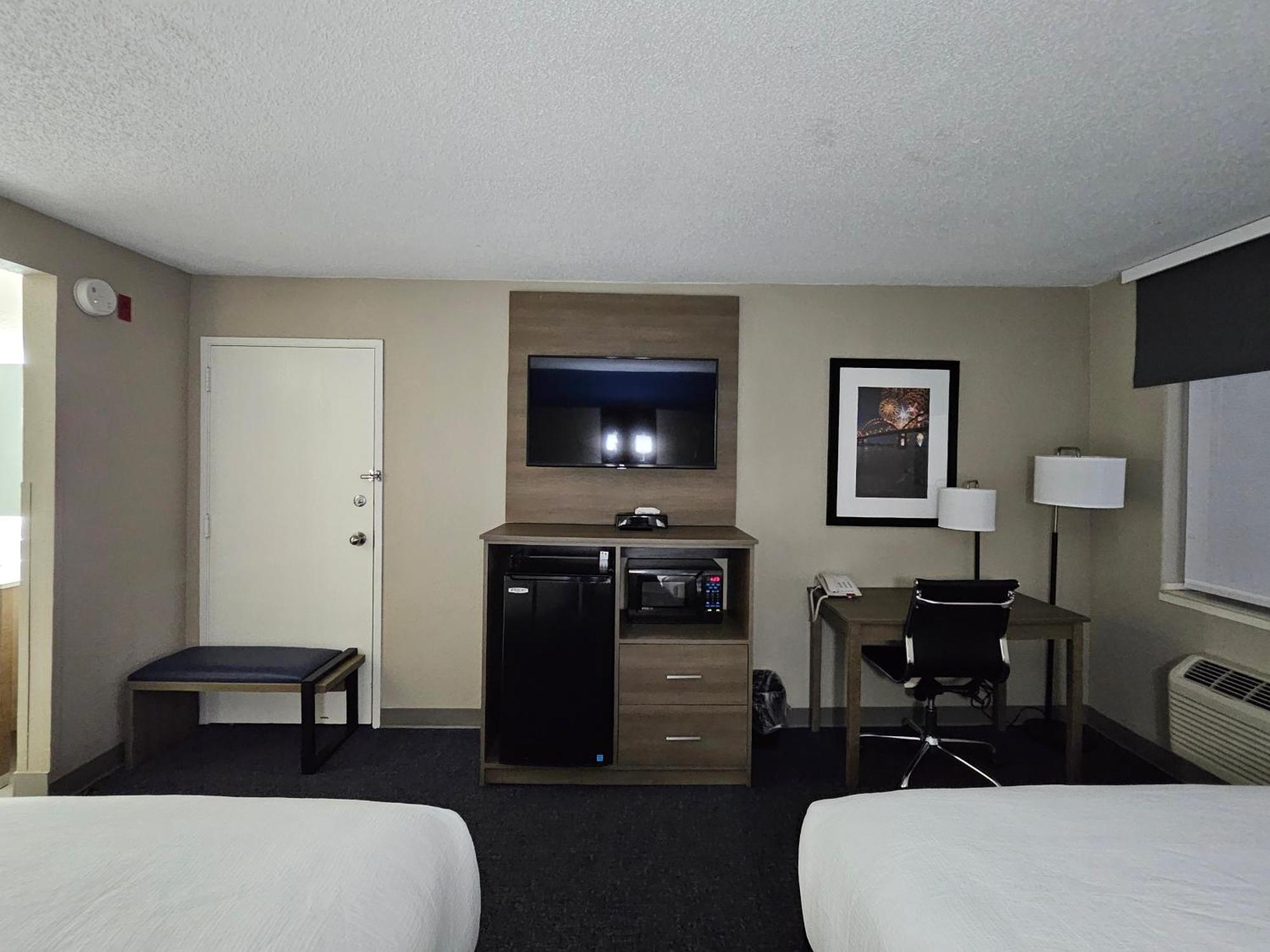 Baymont By Wyndham Davenport Hotel Exterior photo