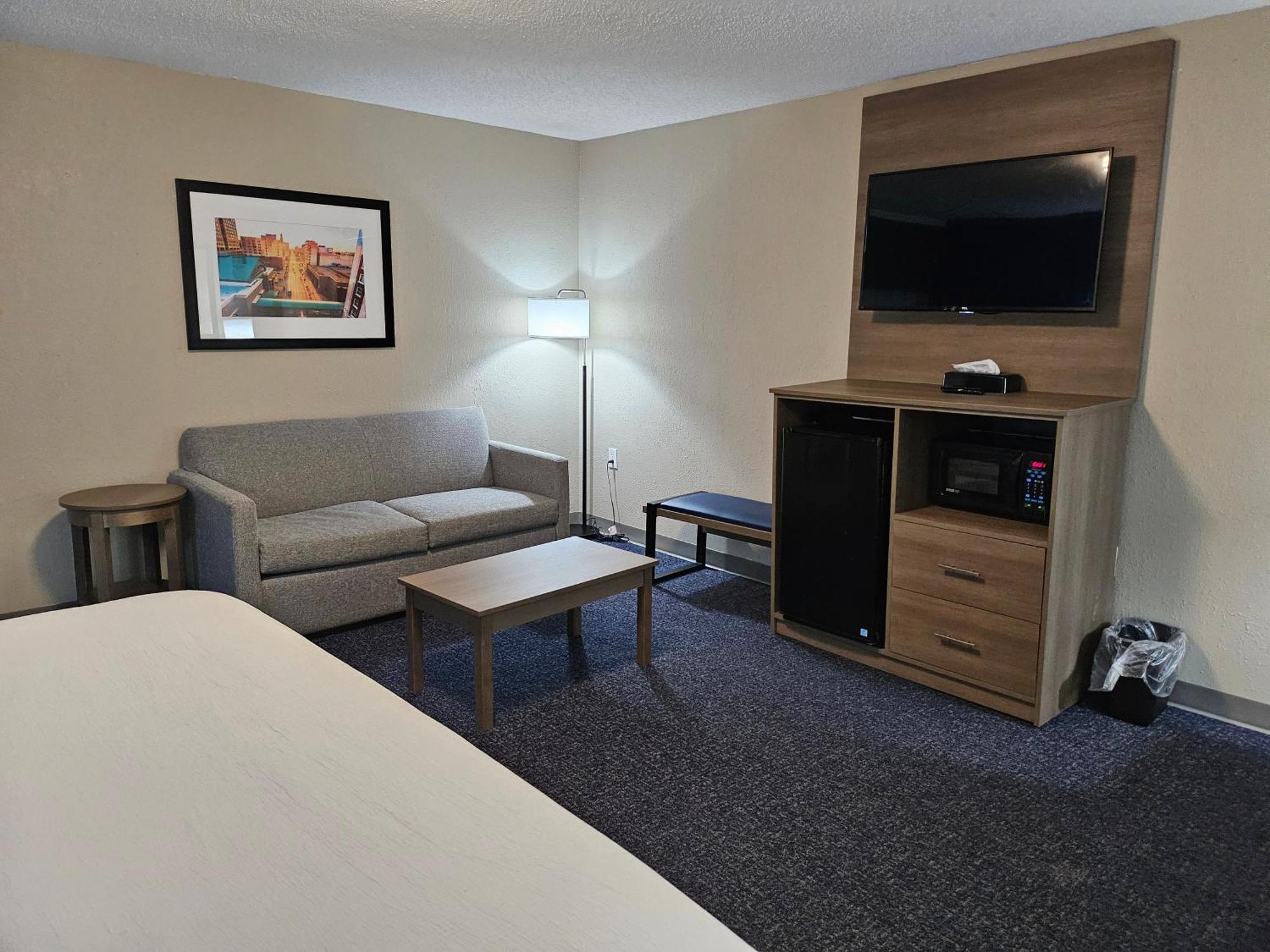 Baymont By Wyndham Davenport Hotel Exterior photo