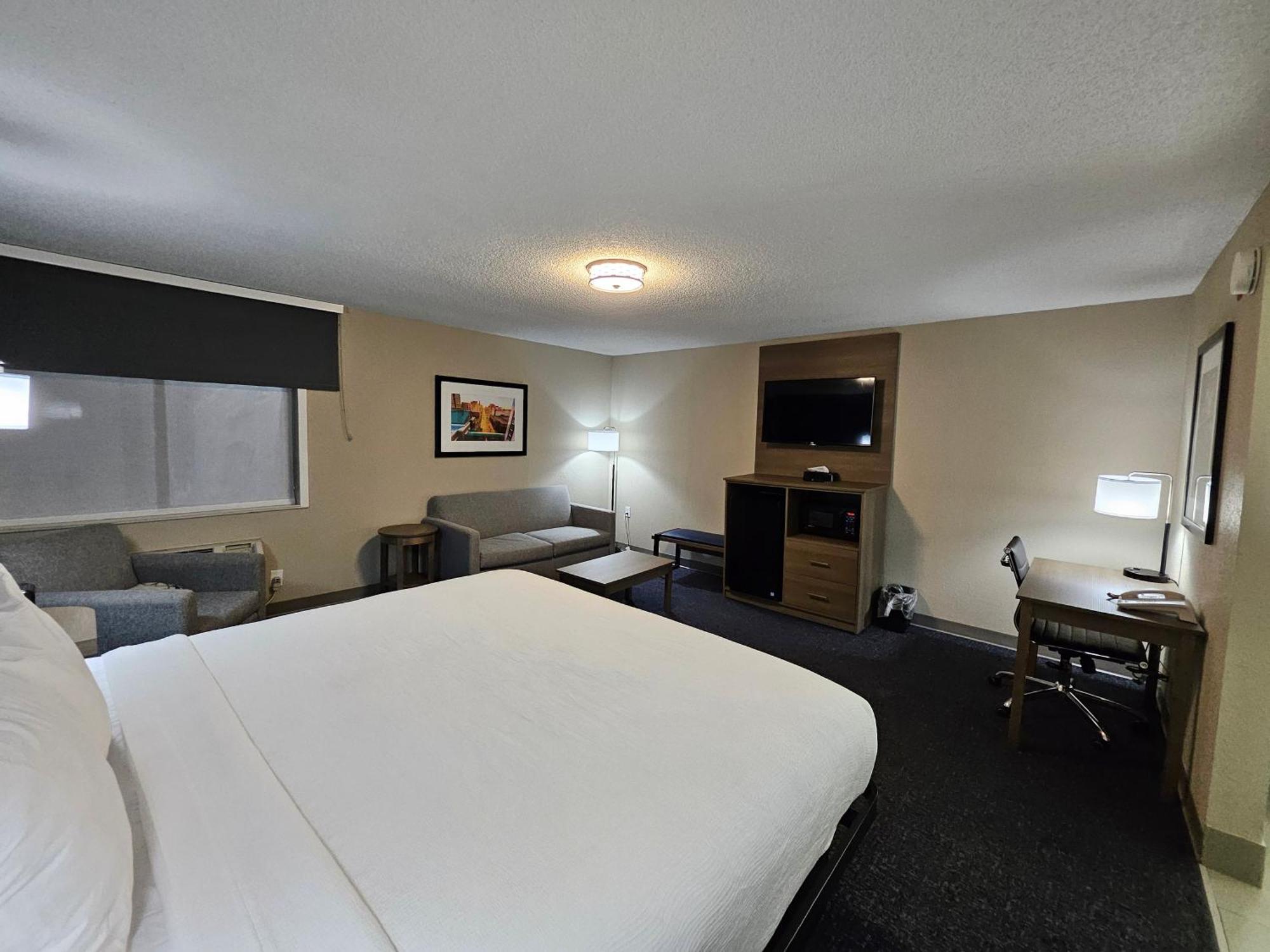 Baymont By Wyndham Davenport Hotel Exterior photo